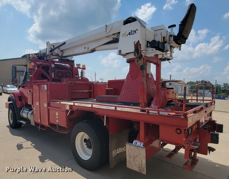 image for item KD9491 2012 International 7400  digger derrick truck