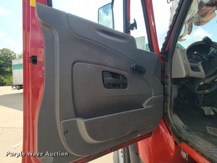 image for item KD9491 2012 International 7400  digger derrick truck