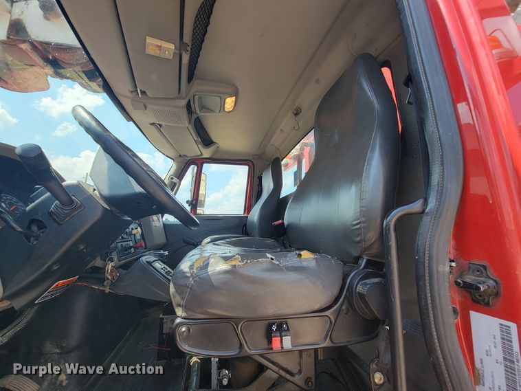 image for item KD9491 2012 International 7400  digger derrick truck