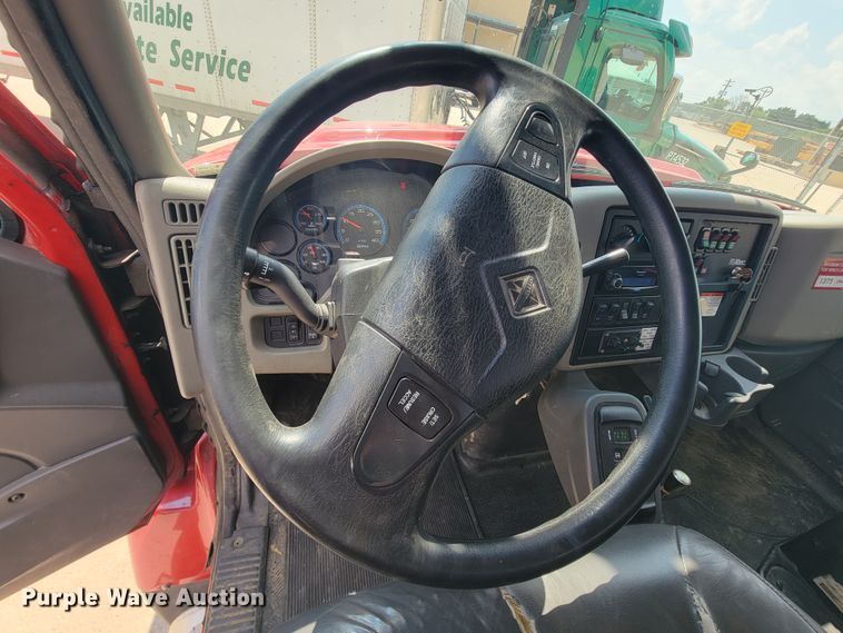 image for item KD9491 2012 International 7400  digger derrick truck