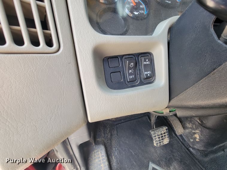 image for item KD9491 2012 International 7400  digger derrick truck