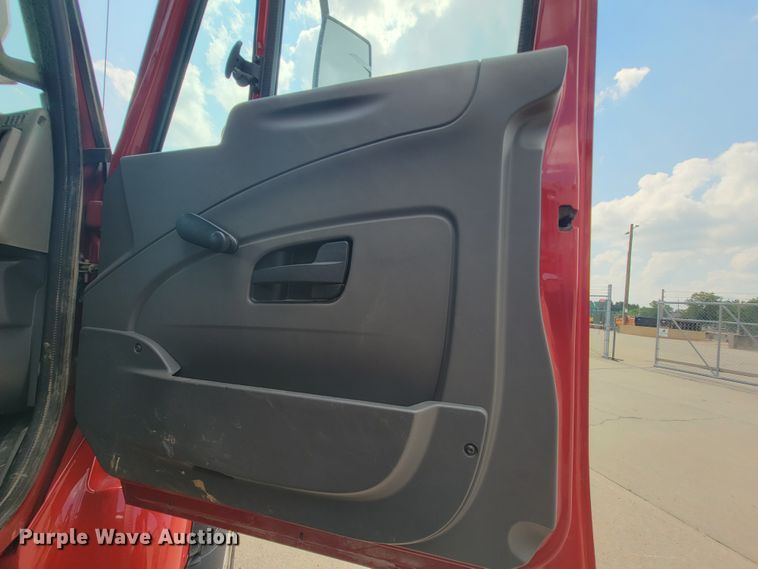 image for item KD9491 2012 International 7400  digger derrick truck