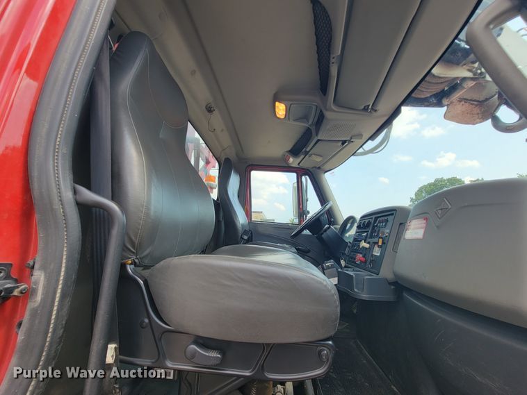 image for item KD9491 2012 International 7400  digger derrick truck