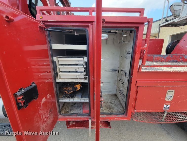 image for item KD9491 2012 International 7400  digger derrick truck