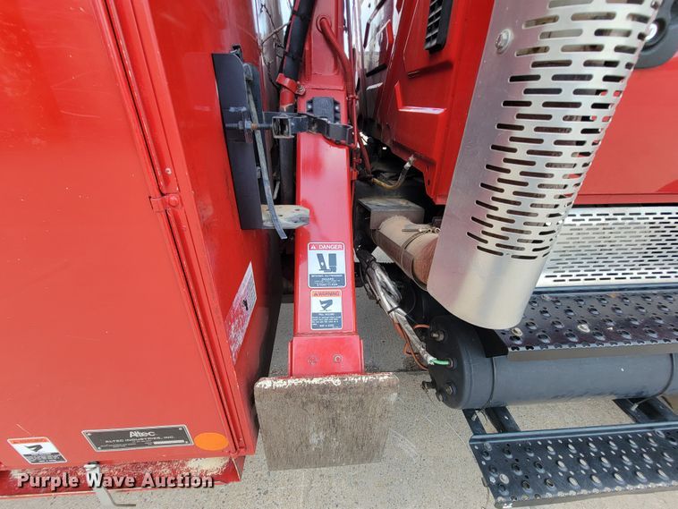 image for item KD9491 2012 International 7400  digger derrick truck