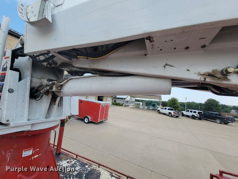 image for item KD9491 2012 International 7400  digger derrick truck