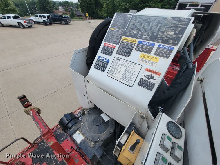 image for item KD9491 2012 International 7400  digger derrick truck