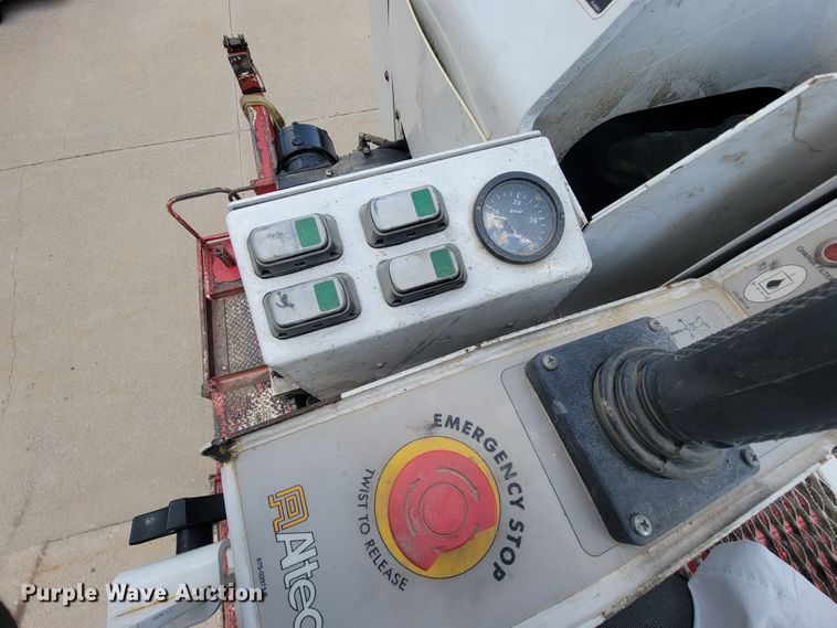 image for item KD9491 2012 International 7400  digger derrick truck