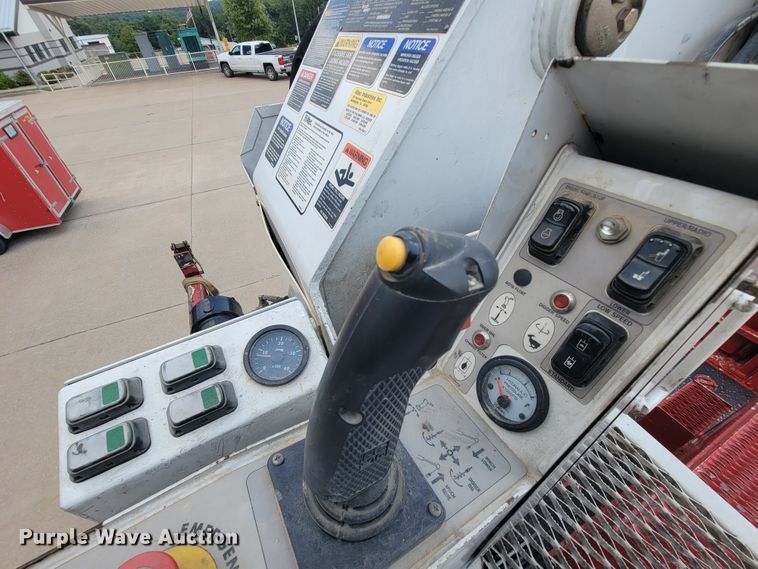 image for item KD9491 2012 International 7400  digger derrick truck