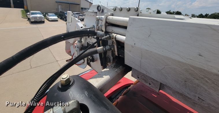 image for item KD9491 2012 International 7400  digger derrick truck