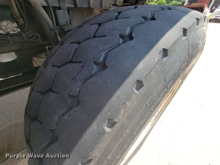 image for item KD9491 2012 International 7400  digger derrick truck