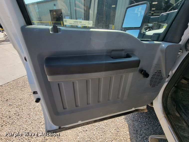 image for item KD9493 2012 Ford F550 Super Duty XL  bucket truck