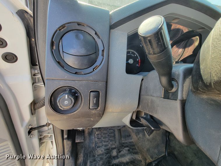 image for item KD9493 2012 Ford F550 Super Duty XL  bucket truck