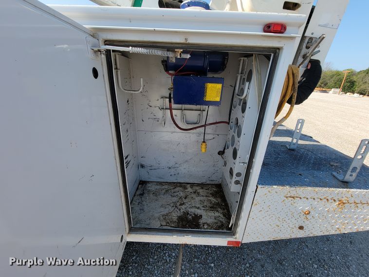 image for item KD9493 2012 Ford F550 Super Duty XL  bucket truck