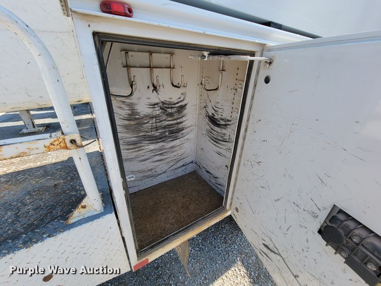 image for item KD9493 2012 Ford F550 Super Duty XL  bucket truck