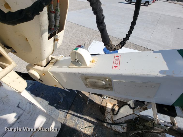 image for item KD9493 2012 Ford F550 Super Duty XL  bucket truck