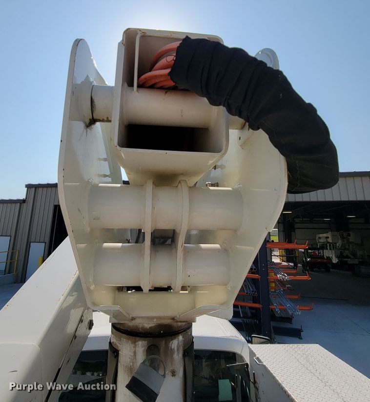 image for item KD9493 2012 Ford F550 Super Duty XL  bucket truck