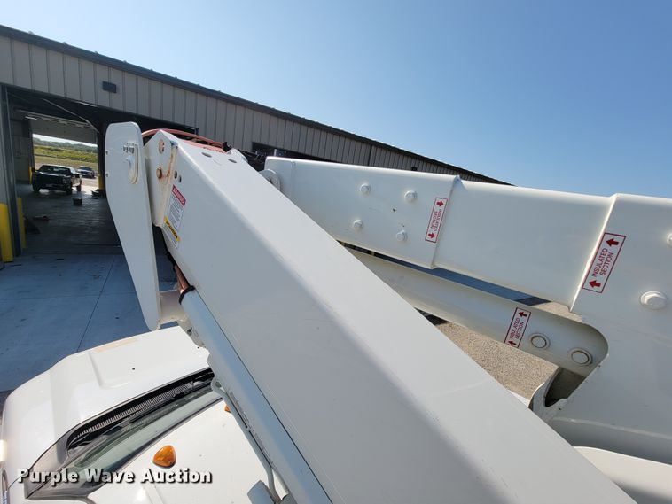 image for item KD9493 2012 Ford F550 Super Duty XL  bucket truck