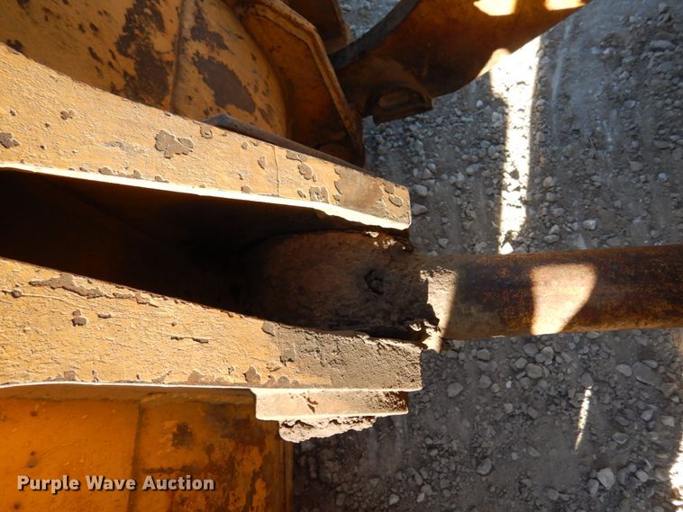 image for item KI9601 1988 Caterpillar 953  track loader