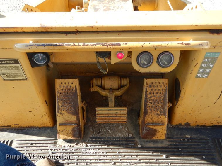 image for item KI9601 1988 Caterpillar 953  track loader