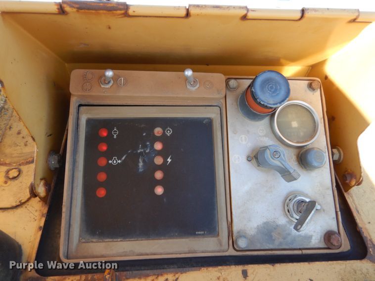 image for item KI9601 1988 Caterpillar 953  track loader