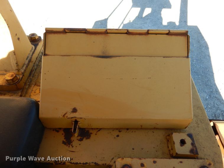 image for item KI9601 1988 Caterpillar 953  track loader