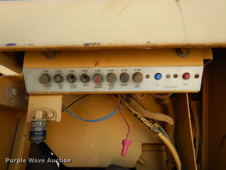 image for item KI9601 1988 Caterpillar 953  track loader