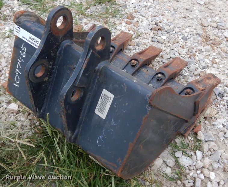 image for item KI9635 Bobcat  18"W bucket