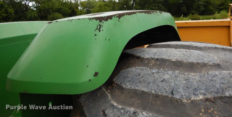 image for item KI9660 2000 John Deere 9400  4WD tractor