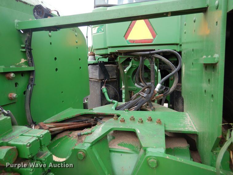 image for item KI9660 2000 John Deere 9400  4WD tractor