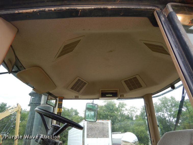 image for item KI9660 2000 John Deere 9400  4WD tractor