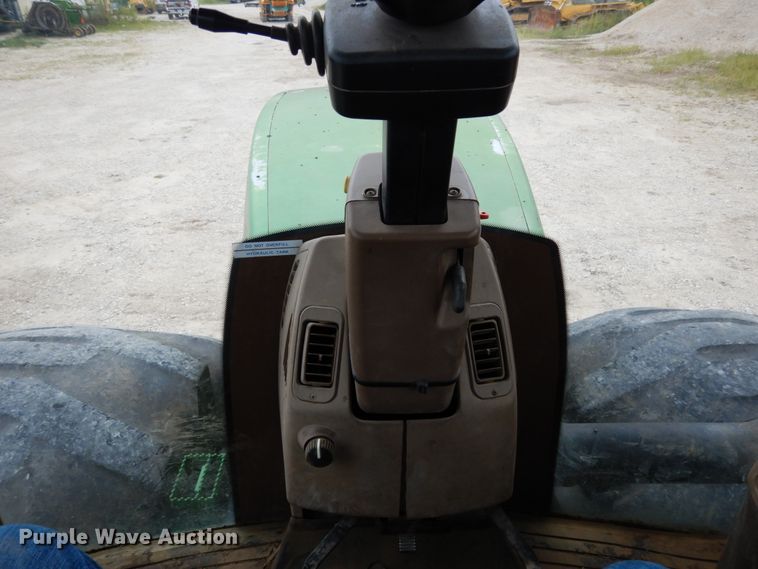 image for item KI9660 2000 John Deere 9400  4WD tractor