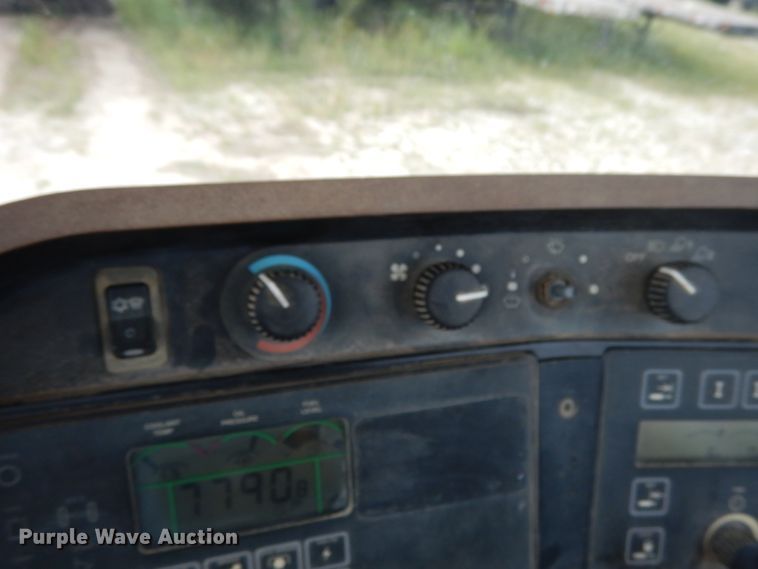 image for item KI9660 2000 John Deere 9400  4WD tractor