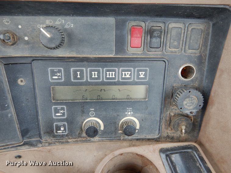 image for item KI9660 2000 John Deere 9400  4WD tractor