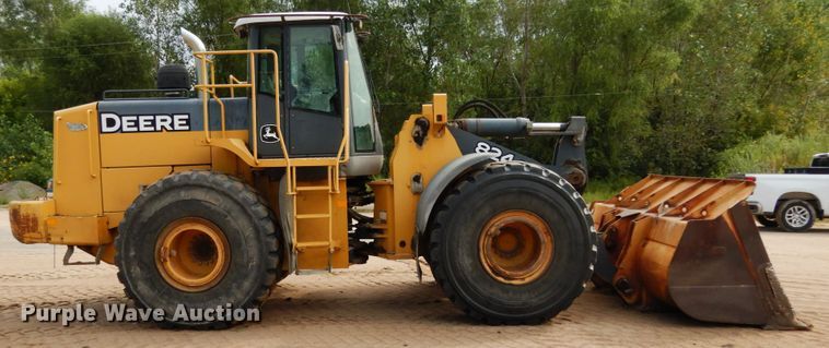 image for item KI9662 2005 John Deere 824J  wheel loader