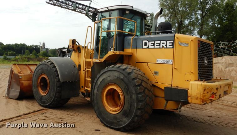 image for item KI9662 2005 John Deere 824J  wheel loader