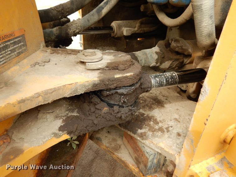 image for item KI9662 2005 John Deere 824J  wheel loader