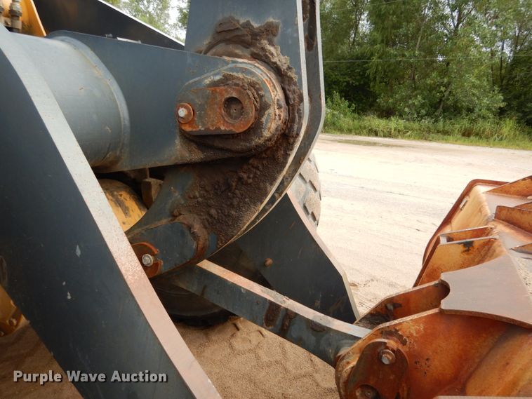 image for item KI9662 2005 John Deere 824J  wheel loader