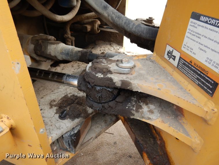 image for item KI9662 2005 John Deere 824J  wheel loader