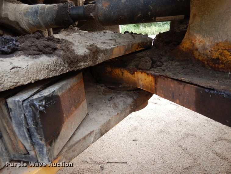 image for item KI9662 2005 John Deere 824J  wheel loader