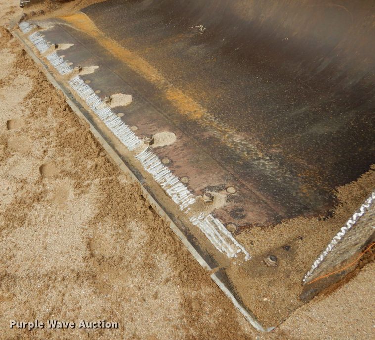 image for item KI9662 2005 John Deere 824J  wheel loader