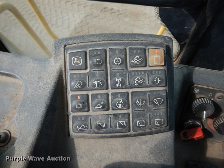 image for item KI9662 2005 John Deere 824J  wheel loader