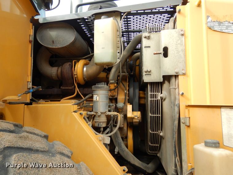 image for item KI9662 2005 John Deere 824J  wheel loader