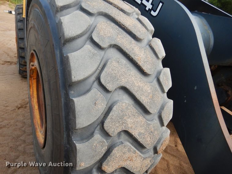 image for item KI9662 2005 John Deere 824J  wheel loader