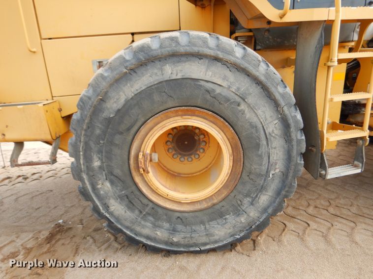 image for item KI9662 2005 John Deere 824J  wheel loader