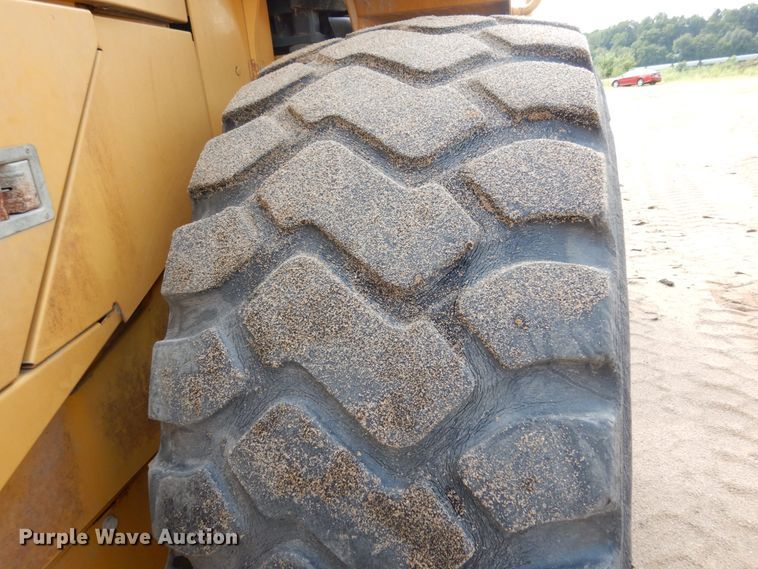 image for item KI9662 2005 John Deere 824J  wheel loader