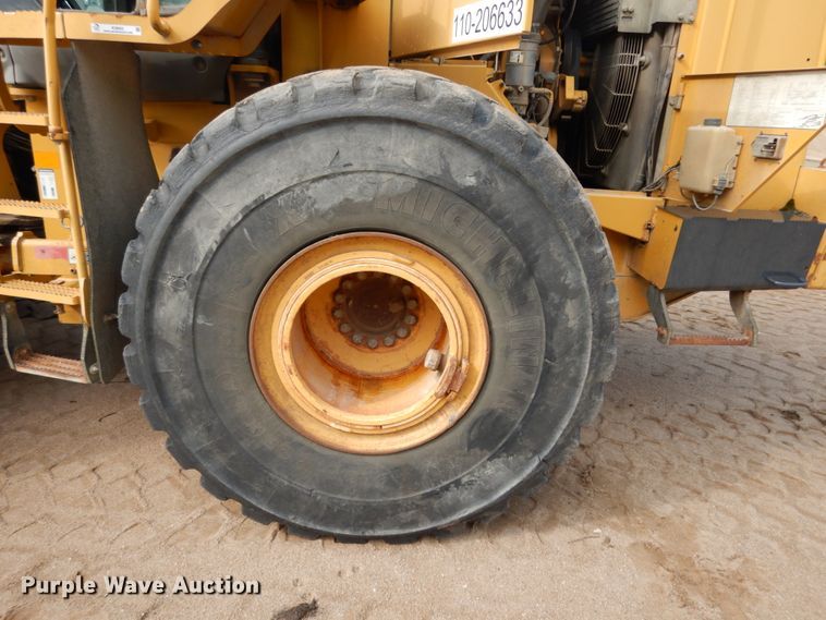 image for item KI9662 2005 John Deere 824J  wheel loader