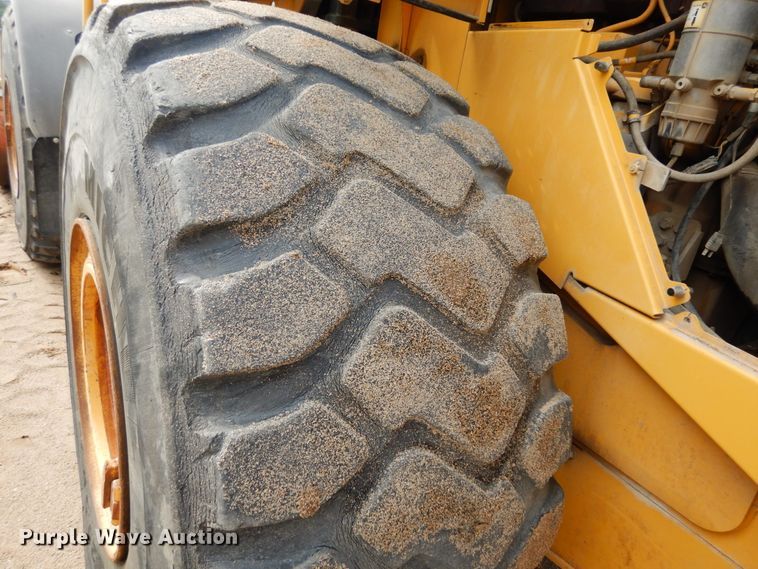 image for item KI9662 2005 John Deere 824J  wheel loader