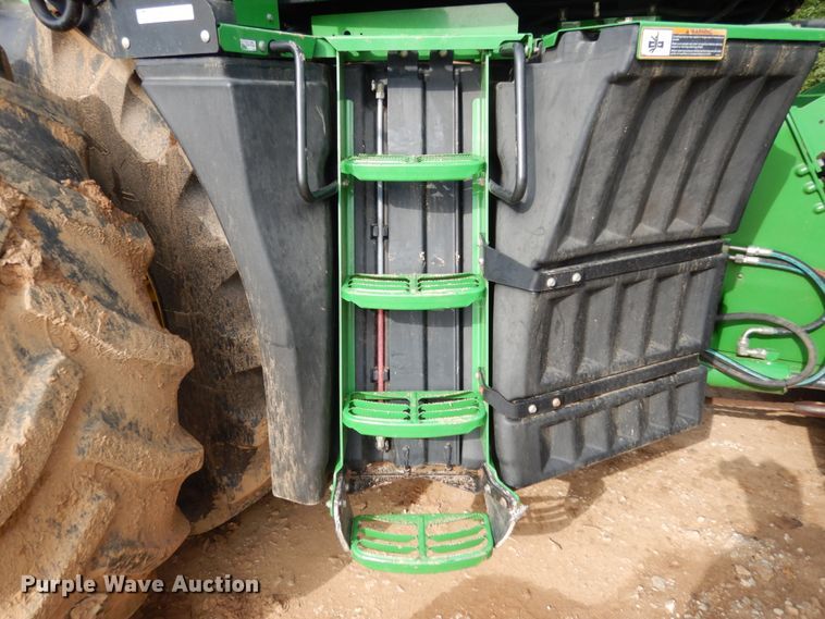 image for item KI9663 2013 John Deere 9460R Scraper Special  4WD tractor