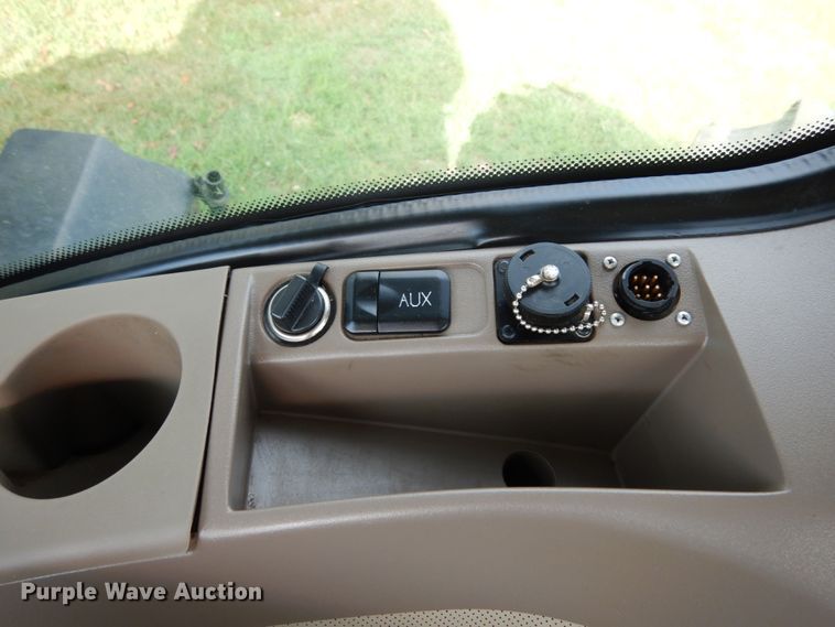 image for item KI9663 2013 John Deere 9460R Scraper Special  4WD tractor